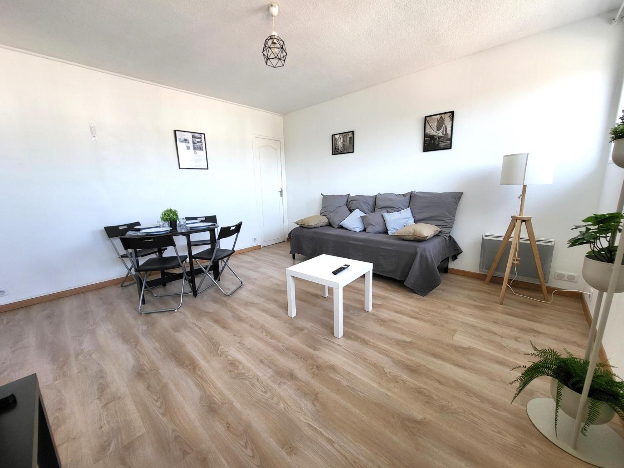 St-Quentin-En-Yvelines Plusieurs Appartements Avec Parking Trappes Exterior photo