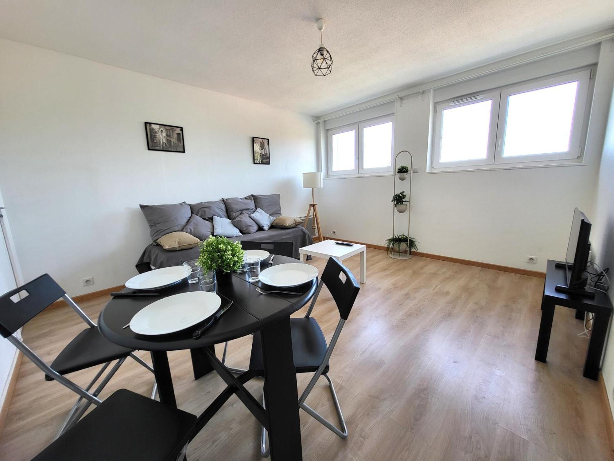 St-Quentin-En-Yvelines Plusieurs Appartements Avec Parking Trappes Room photo