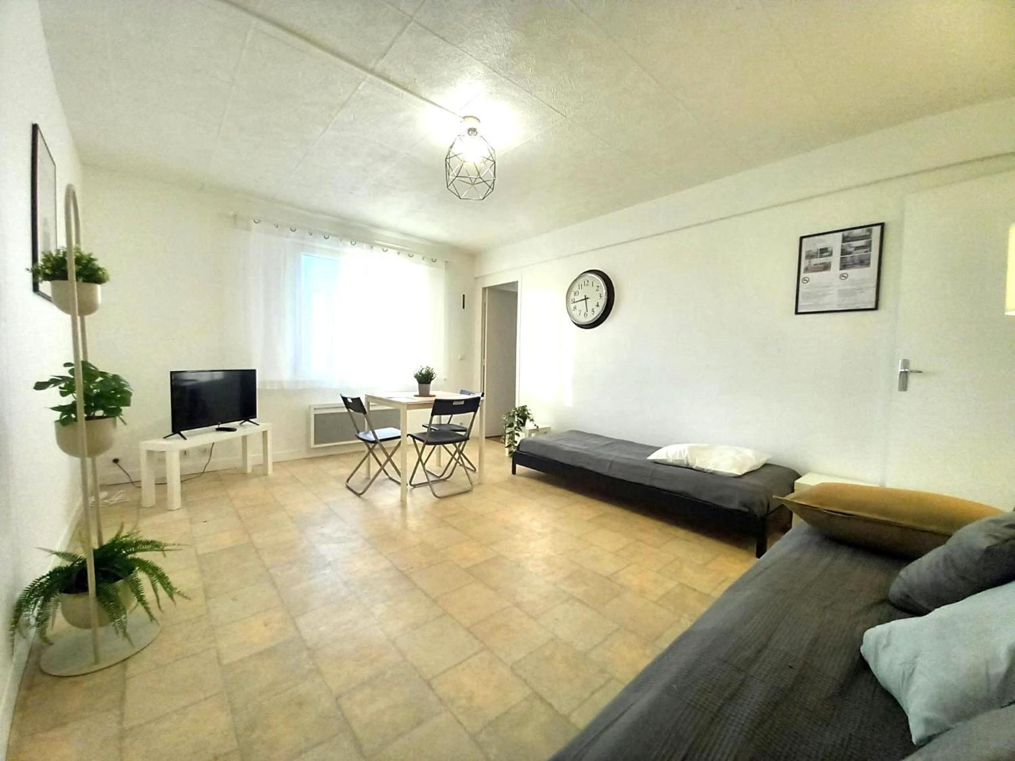 St-Quentin-En-Yvelines Plusieurs Appartements Avec Parking Trappes Room photo
